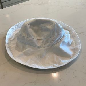 Beach hat with drawstring